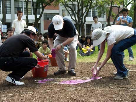 Tung Hai Univ. President , Dean of Students and Jane pouring Taiwan