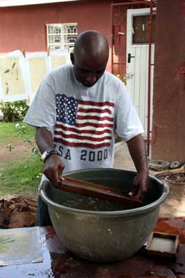 Kambi making paper